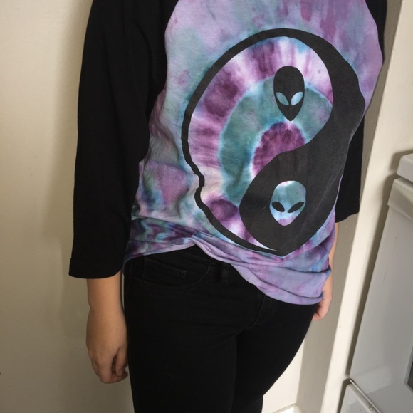 Hand dyed alien yingyang baseball T - Picture 1 of 5